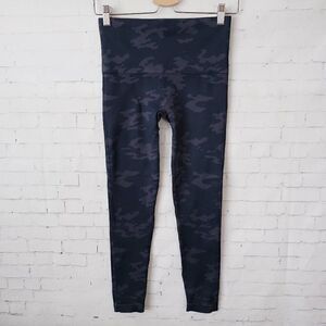 Spanx Seamless Camo Leggings Size M Gray Ankle Length High Waisted